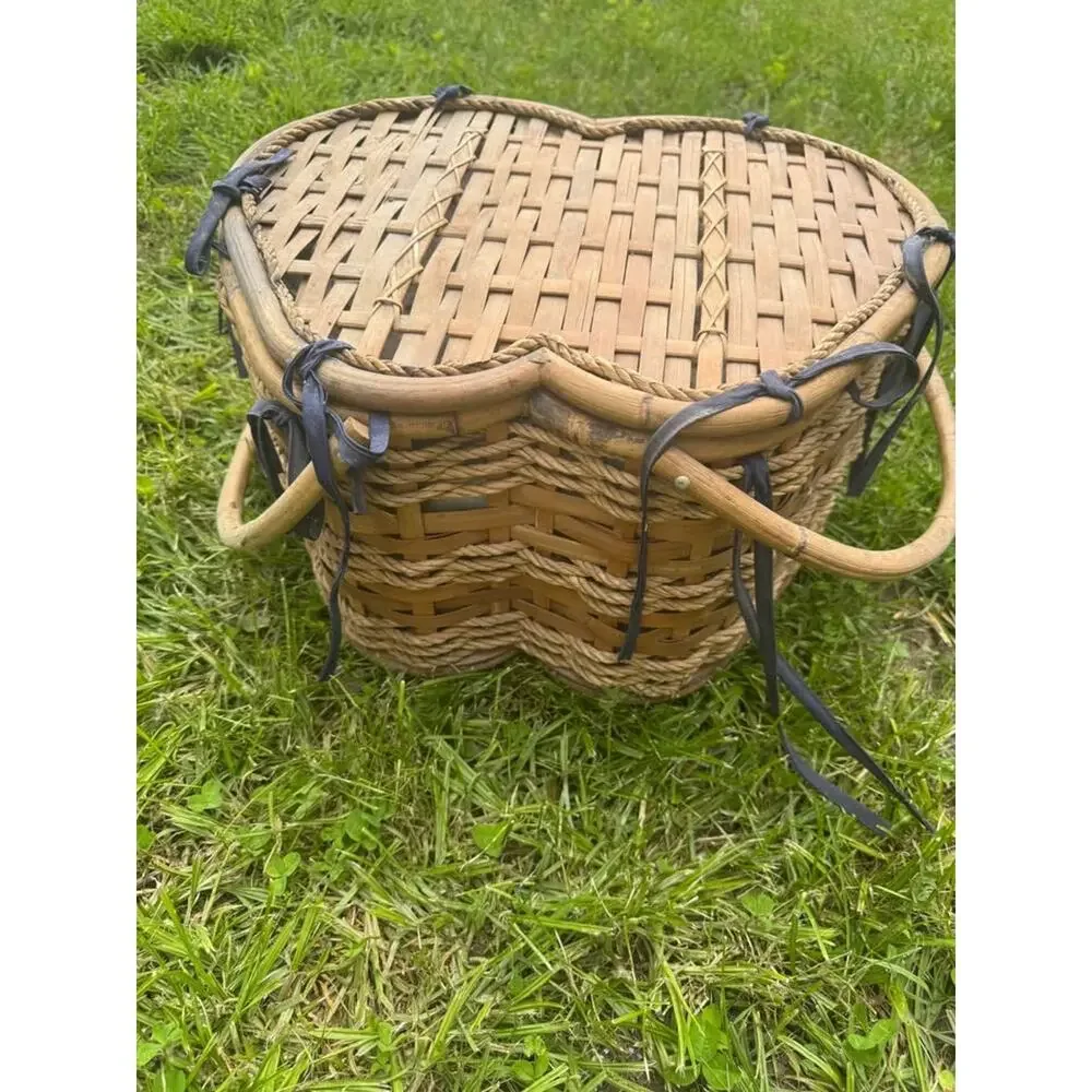 Heart Shaped Woven Wicker Picnic Basket - Picture 3 of 5